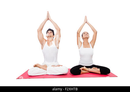 2 coppia indiana Yoga Surya Namaskar Foto Stock