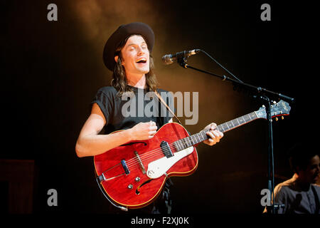 Glasgow, Scotland, Regno Unito. 24 Settembre, 2015. James Bay esegue presso l'O2 Academy Glasgow il 24 settembre 2015 a Glasgow, in Scozia. Credito: Sam Kovak/Alamy Live News Foto Stock