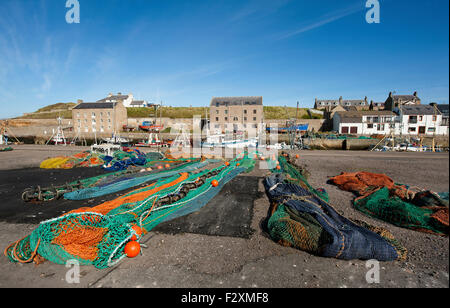 Rete da pesca prevista fuori ad asciugare a Burghead harbour nel Morayshire, Grampian regione. SCO 10,077. Foto Stock