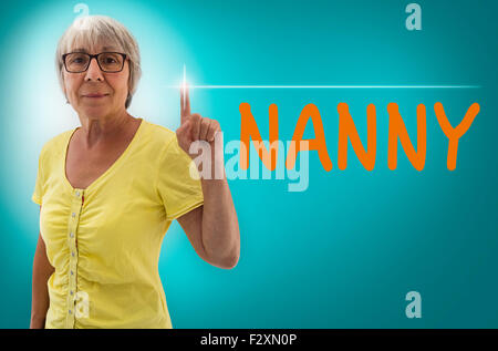 Nanny touchscreen è rappresentato dagli alti donna concetto. Foto Stock