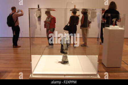 New York, Stati Uniti d'America. 9 Sep, 2015. La scultura intitolata " Vetro di assenzio' è in mostra alla fiera "Picasso scultura' presso il Museo di Arte Moderna (MoMa a New York, USA, 9 settembre 2015. Foto: Jenny Filon/dpa/Alamy Live News Foto Stock