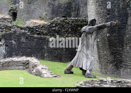 Castello di Caerphilly, quarto marchese di Bute tenendo premuto fino alla torre pendente, South Wales, Regno Unito Foto Stock