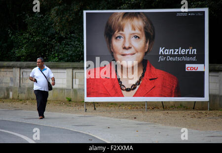 Wahlplakate zur Bundestagswahl 2013: Angela Merkel, 13. Settembre 2013, Grosser Stern, Berlin-Tiergarten. Foto Stock