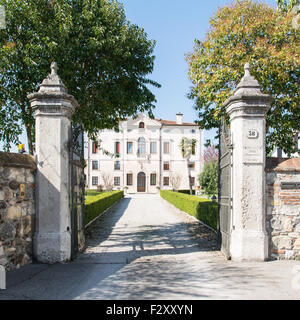 VERONA, Italia - 29 Marzo: Villa Bongiovanni aperto per un matrimonio equo su Verona Sabato, 29 marzo 2015. È stato costruito in un neocla Foto Stock