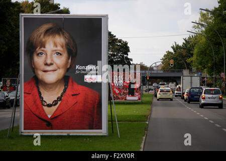 Wahlplakate zur Bundestagswahl 2013: Angela Merkel, Peer Steinbrueck, 13. Settembre 2013, Grosser Stern, Berlin-Tiergarten. Foto Stock