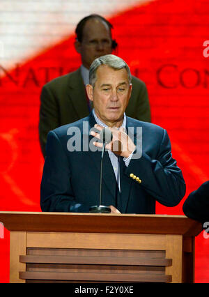 Altoparlante della Camera dei rappresentanti degli Stati Uniti John Boehner (repubblicano di Ohio) partecipa a un sound check dal podio del 2012 Convention Nazionale Repubblicana prima di iniziare il procedimento nel Tampa Bay, Florida il Lunedì, Agosto 27, 2012.Credit: Ron Sachs/CNP.(restrizione: NO New York o New Jersey o giornali quotidiani nel raggio di 75 miglia da New York City) Foto Stock