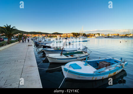 Tribunj, la piccola città di pescatori sulla costa adriatica, Croazia Foto Stock