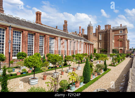Il Low Orangery giardino e terrazza, Hampton Court Palace, Greater London, England, Regno Unito Foto Stock