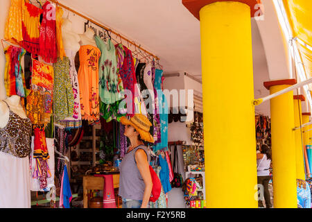 Mercato di artigianato Manzanillo spiaggia oceano Pacifico Colima Messico America del Nord Foto Stock