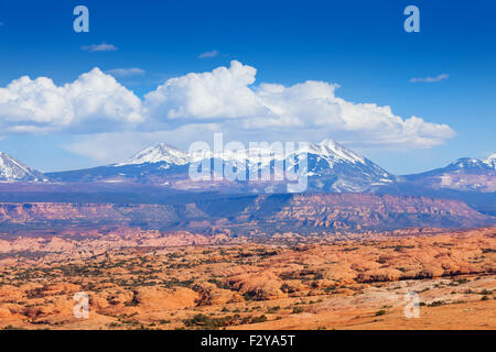 Vista del Monte Waas e archi altopiano del parco Foto Stock