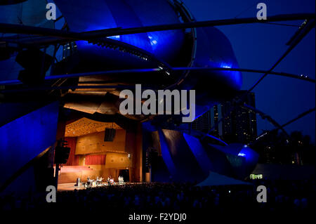 Jay Pritzker padiglione musicale, Chicago, Illinois. Bandshell in Millennium Park progettata da architetto Frank Gehry. Foto Stock