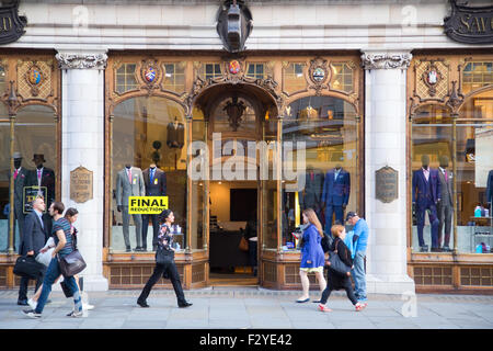 Londra - 2 settembre: l'esterno del Savoy taylors su settembre 2nd, 2015 a Londra, Inghilterra, Regno Unito. Il Savoy è uno dei Foto Stock