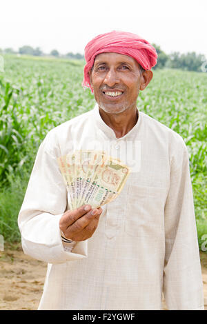 1 rurale indiano agricoltore Senior farm denaro mostra Foto Stock