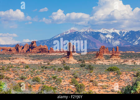 Bellissima vista del monte Waas e archi altopiano del parco Foto Stock