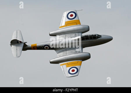 Immagine del file: 9 settembre 2015. Il più antico del mondo pilotabili aerei jet un Gloster Meteor T Mk 7 G-BWMF/WA591/C/N G5/356460 che è stato costruito nel 1949 e ha volato oltre 1725 ore è offerto per la vendita da parte di Coventry classico basato su forze aeree, la sede di due aeromobili di formazione è stato utilizzato dalla RAF e finalmente è stato ritirato e utilizzato come un Gate Guardian a RAF Woodvale a sud di Southport in Merseyside dal 1966, prima che fosse acquisita dalla Meteor volo nel 1995 che ha iniziato la sua restaurato in condizioni di volo. Credito: David Billinge/Alamy Live News Foto Stock