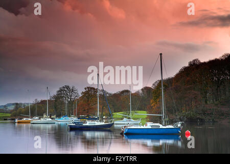 Stormy Sunset over Coniston Water. Foto Stock