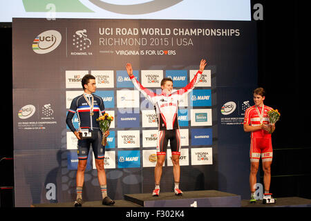 RICHMOND, Virginia, 26 settembre, 2015. 2015 UCI junior road race world champions: Felix fiele (Austria), 1st. Clemente Betouigt-Suire (Francia), 2nd; . Rasmus Pedersen (Danimarca), 3rd. I tre piloti sono stati vittoriosi nella 130-chilometro junior uomini di gara di Richmond, Virginia e sono mostrati qui in Richmond convention center. Credito: Ironstring/Alamy Live News Foto Stock