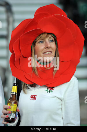 Londra, Regno Unito. Il 26 settembre, 2015. Rosa inglese Inghilterra e Galles Inghilterra e Galles, Coppa del Mondo di Rugby di Twickenham 2015, Londra, Inghilterra 26 settembre 2015 Coppa del Mondo di Rugby 2015 Twickenham Stadium di Londra, Inghilterra © Allstar Picture Library/Alamy Live News Credito: Allstar Picture Library/Alamy Live News Foto Stock