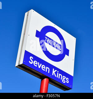 Severn Kings East London stazione suburbana & new TFL segni assumere la metropolitana treni pendolari a Liverpool Street pronto per Crossrail Elizabeth line UK Foto Stock