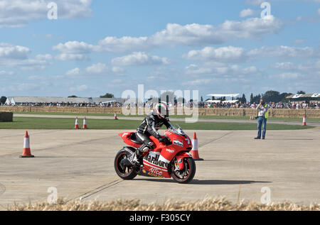 Il Fante di Giacomo, Sywell Classic pistone e Props.Ducati gara motociclistica. Foto Stock