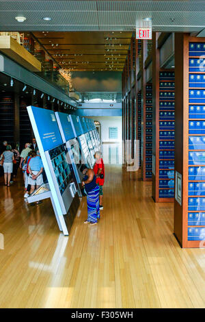 Otto pannelli timeline in William J. Clinton Presidential Center a Little Rock Arkansas Foto Stock