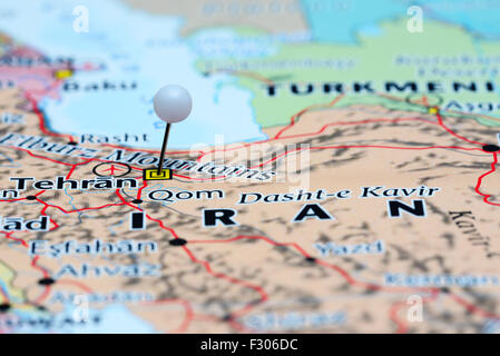 Tehran imperniata su una mappa di Asia Foto Stock