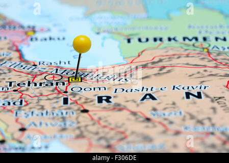 Tehran imperniata su una mappa di Asia Foto Stock