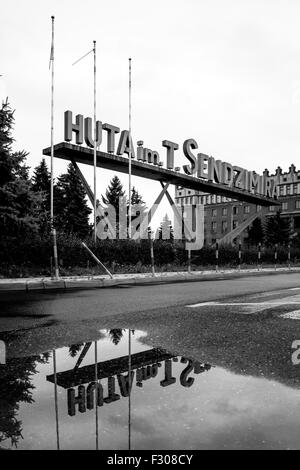 La Polonia, Cracovia, Nowa Huta. Segno di ingresso alle acciaierie Foto Stock