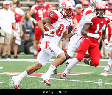 Bowling Green, KY, Stati Uniti d'America. 26 Sep, 2015. La WKU Kylen Towner #81 restituisce un calcio di inizio durante il NCAA Football gioco tra la WKU Hilltoppers e il Miami RedHawks a Houchens-Smith Stadium di Bowling Green, KY. Kyle Okita/CSM/Alamy Live News Foto Stock