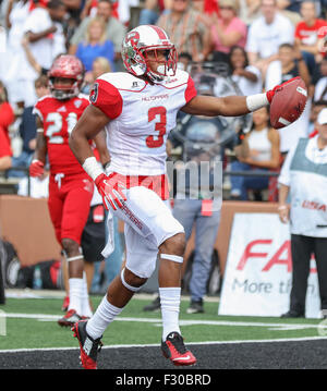 Bowling Green, KY, Stati Uniti d'America. 26 Sep, 2015. La WKU Antwane Grant #3 punteggi a TD durante il NCAA Football gioco tra la WKU Hilltoppers e il Miami RedHawks a Houchens-Smith Stadium di Bowling Green, KY. Kyle Okita/CSM/Alamy Live News Foto Stock