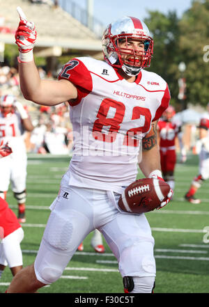 Bowling Green, KY, Stati Uniti d'America. 26 Sep, 2015. WKU TE Tyler Higbee #82 celebra il suo TD catture nel corso della NCAA Football gioco tra la WKU Hilltoppers e il Miami RedHawks a Houchens-Smith Stadium di Bowling Green, KY. Kyle Okita/CSM/Alamy Live News Foto Stock