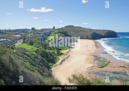 Turimetta Beach,Sydney sobborgo di Warriewood NSW Australia.un pericoloso spiaggia per nuotare - forti correnti e rocce sommerse Foto Stock