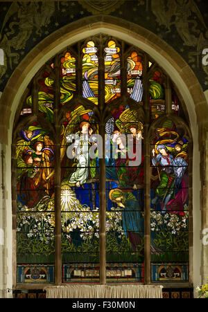 Wickhambreaux, la chiesa di St Andrew, Kent. Art Nouveau vetrata firmato Arild Rosenkrantz Foto Stock