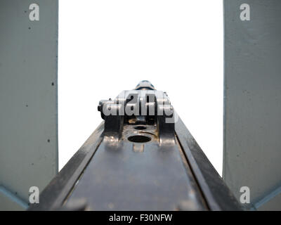 Naval mitragliatrice presso il museo isolato su sfondo bianco Foto Stock