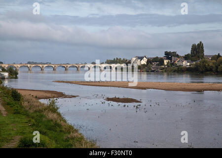 Ponte Cessart sulla Loira Foto Stock
