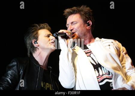 Las Vegas, NV, Stati Uniti d'America. 26 Sep, 2015. John Taylor, Simon Le Bon dei Duran Duran di presenze per il 2015 la Vita è Bella Festival - SAT, Downtown Las Vegas NV, Settembre 26, 2015. Credito: James Atoa/Everett raccolta/Alamy Live News Foto Stock