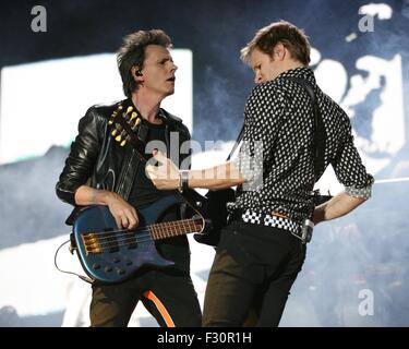 Las Vegas, NV, Stati Uniti d'America. 26 Sep, 2015. John Taylor, Dom Brown dei Duran Duran di presenze per il 2015 la Vita è Bella Festival - SAT, Downtown Las Vegas NV, Settembre 26, 2015. Credito: James Atoa/Everett raccolta/Alamy Live News Foto Stock