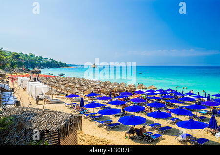 Vista spettacolare sulla spiaggia di Platis Gialos e la spiaggia di Makris Gialos vicino a Lassi, Argostoli. L'isola di Cefalonia, Grecia Foto Stock