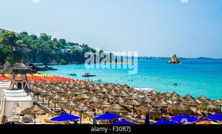 Vista spettacolare sulla spiaggia di Platis Gialos e la spiaggia di Makris Gialos vicino a Lassi, Argostoli. L'isola di Cefalonia, Grecia Foto Stock