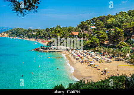 Vista spettacolare sulla spiaggia di Platis Gialos e la spiaggia di Makris Gialos vicino a Lassi, Argostoli. L'isola di Cefalonia, Grecia Foto Stock
