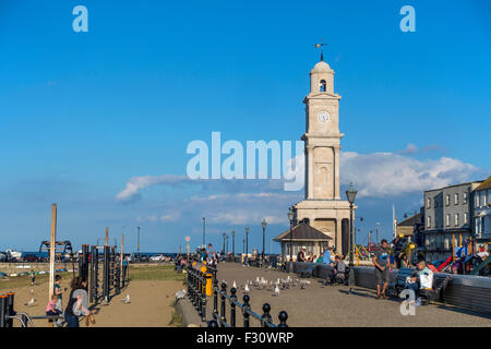 Herne Bay Lungomare e la Torre dell Orologio Kent Foto Stock