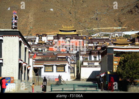 SHIGATSE, nel Tibet, Cina-ottobre 23: tibetano devoti visita il Tashilhunpo-Heap di gloria monastero-sede del Panchen Lama.Shigatse. Foto Stock