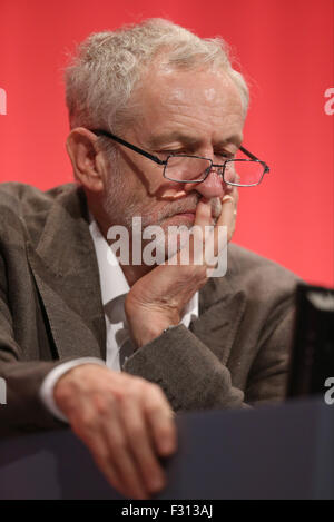 Brighton, Regno Unito. Il 27 settembre, 2015. Jeremy Corbyn mp Labour Party leader del partito laburista nel 2015 Conferenza Il Centro di Brighton, Brighton, Inghilterra 27 Settembre 2015 Il partito laburista Conference 2015 presso il Centro di Brighton, Brighton, Inghilterra Credito: Allstar Picture Library/Alamy Live News Foto Stock