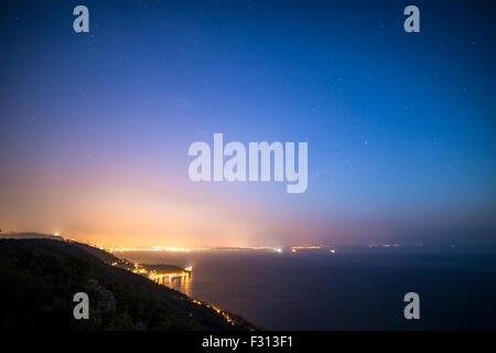 Stelle nel cielo in una notte sul golfo di Trieste Foto Stock