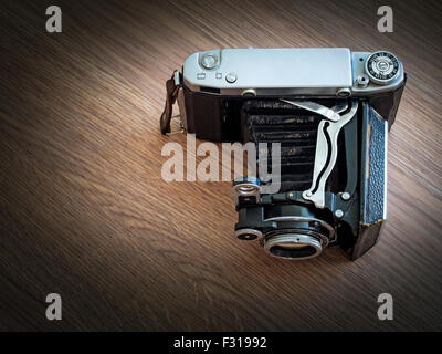 Un vecchio soffietto formato medio Film Camera vista da sopra Foto Stock