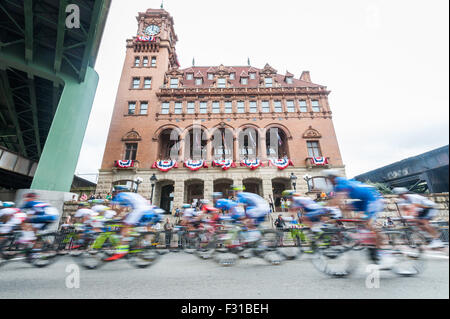 Richmond, Virginia, Stati Uniti d'America. 27Sep, 2015. Durante l'Elite Uomo road race domenica 27 settembre 2015 presso la strada UCI mondiali di ciclismo in Richmond, Virginia, Stati Uniti. Credito: Sean Meyers/ZUMA filo/Alamy Live News Foto Stock