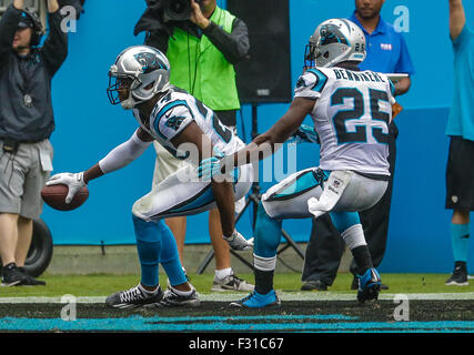 Settembre 27, 2015 Charlotte, NC, Carolina Panthers cornerback Josh Norman #24 celebra la sua intercettazione contro i New Orleans Saints il 27 settembre 2015, presso la Bank of America Stadium di Charlotte, NC. Le Pantere sconfitto i santi 27-22.Margaret Bowles/CSM Foto Stock