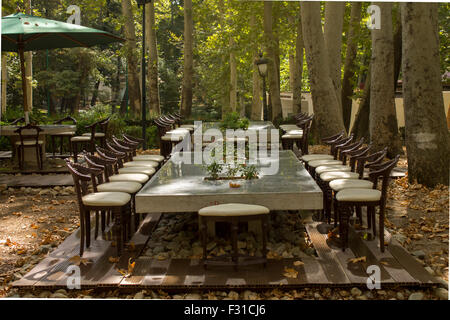 Il cafe ristorante nel giardino dei Sa'dabsd palace, Tehra, Iran Foto Stock