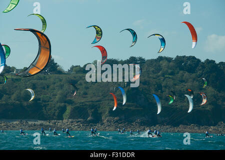 Perros-Guirec, Bretagne, Francia. Il 27 settembre, 2015. Il campo testa fuori dalla linea di partenza della terza e ultima giornata di questa ultima tappa del campionato. Credito: Luca Peters/Alamy Live News Foto Stock