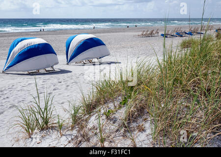 Delray Beach Florida, pubblico, Oceano Atlantico, noleggio cabanas, sabbia, FL150415004 Foto Stock